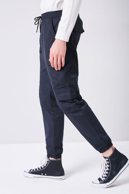 PANTALON JOGGER CON BOLSILLOS CARGO