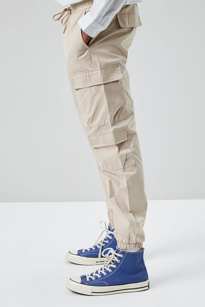 PANTALON JOGGER CON BOLSILLOS CARGO