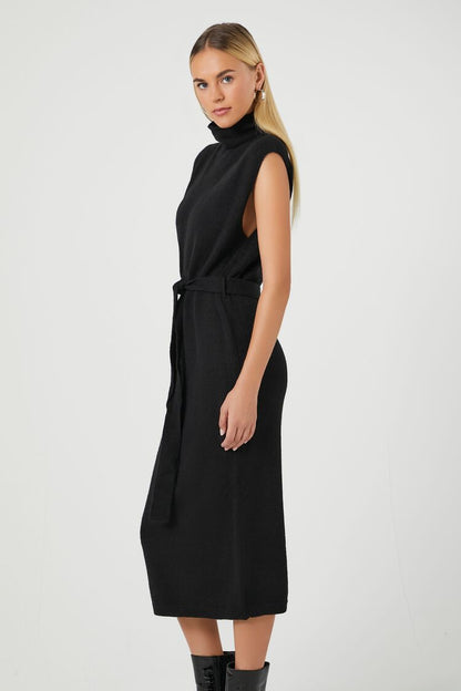 VESTIDO CON CUELLO TORTUGA Y DETALLE DE LAZO EN LA CINTURA