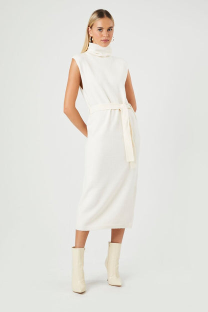 VESTIDO CON CUELLO TORTUGA Y DETALLE DE LAZO EN LA CINTURA