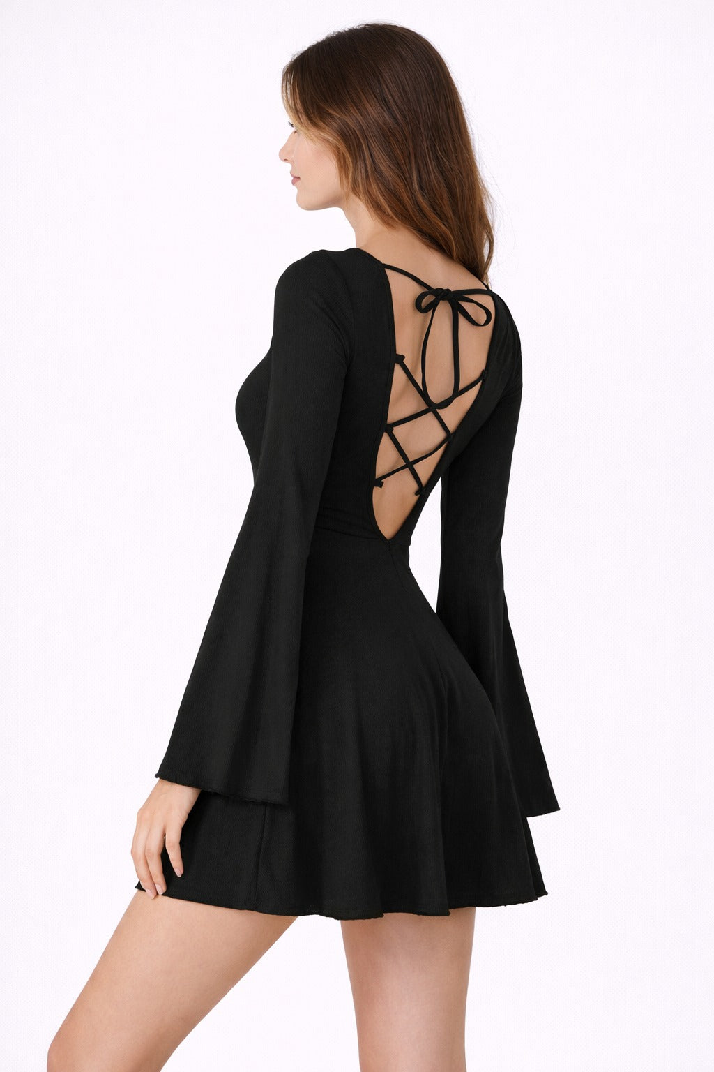 VESTIDO CORTO CON MANGAS ACAMPANADAS
