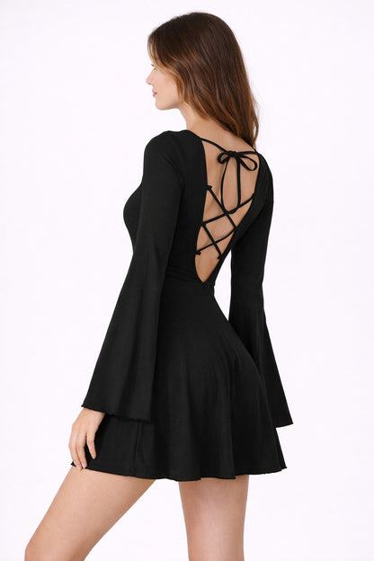 VESTIDO CORTO CON MANGAS ACAMPANADAS