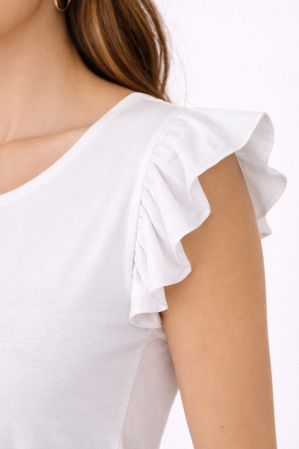 BLUSA CON DETALLE DE VOLADO EN LA MANGA